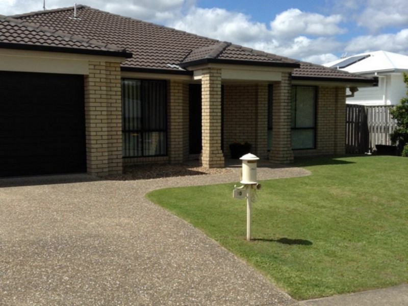105 Wunburra Circle, Pacific Pines QLD 4211