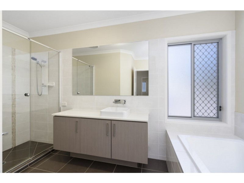 48 Fletcher Crescent, Pacific Pines QLD 4211