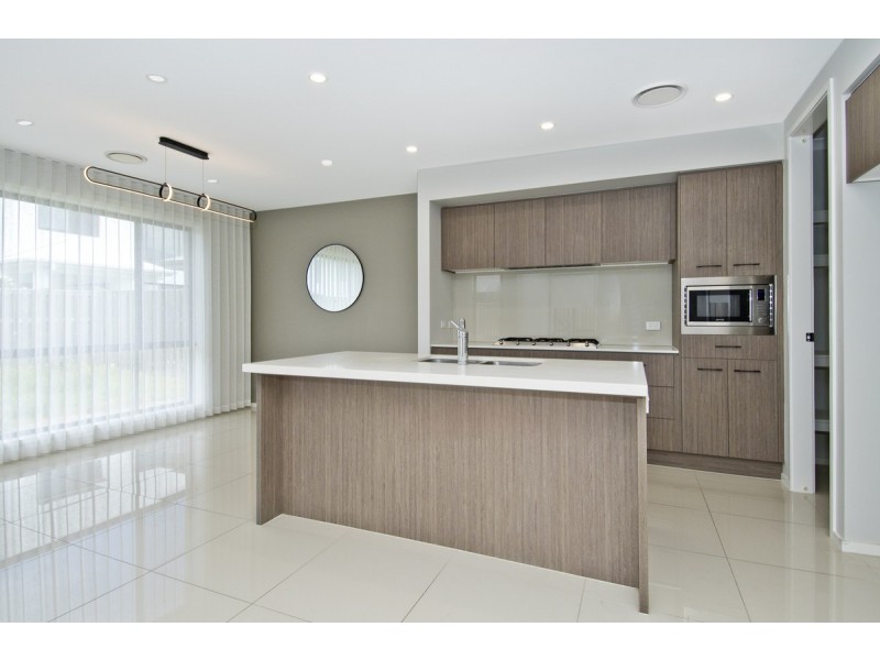9 Olive Street, Helensvale QLD 4212