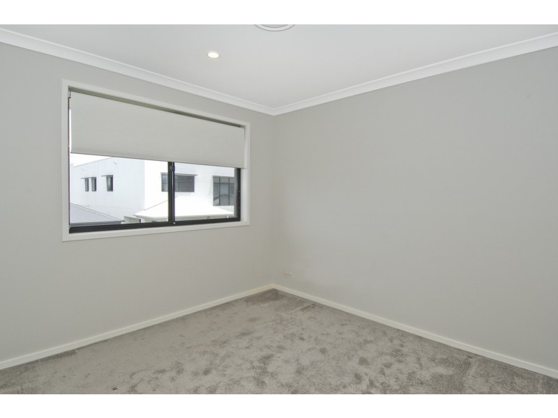 9 Olive Street, Helensvale QLD 4212
