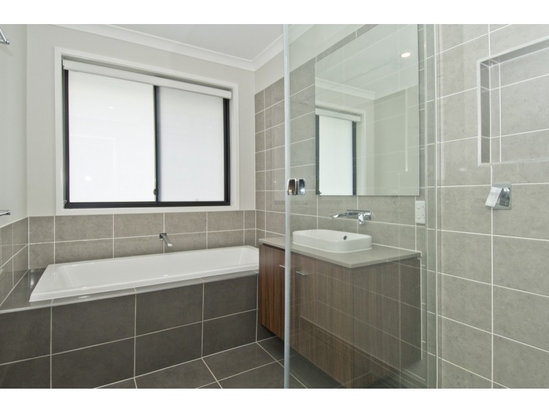 9 Olive Street, Helensvale QLD 4212