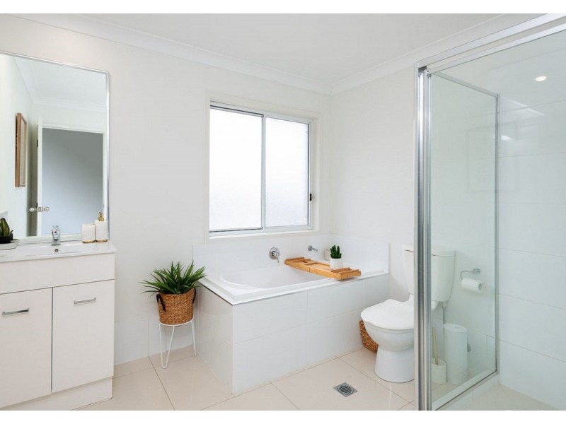 1/66 Hawkesbury Avenue, Pacific Pines QLD 4211