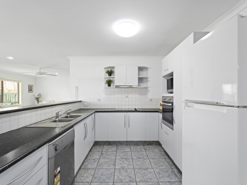 4 Lou Place, Pacific Pines QLD 4211