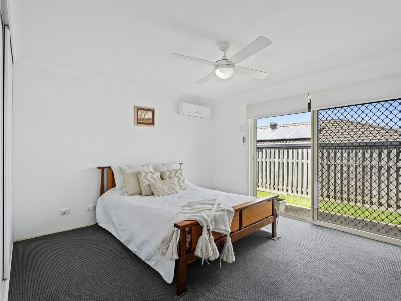4 Lou Place, Pacific Pines QLD 4211