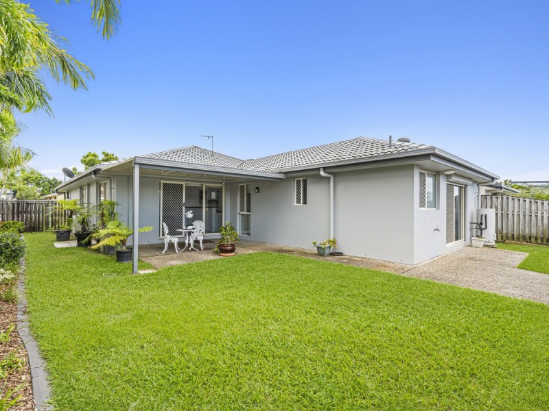 4 Lou Place, Pacific Pines QLD 4211