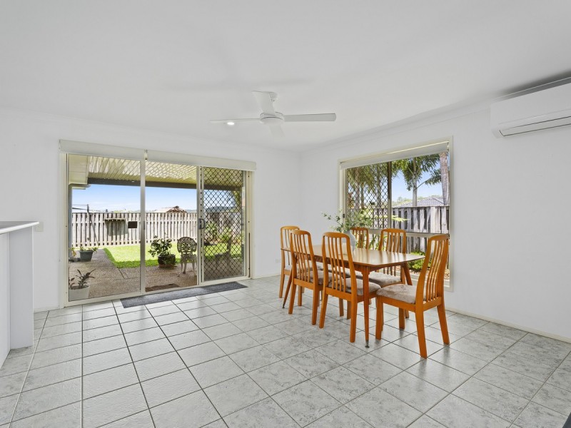 4 Lou Place, Pacific Pines QLD 4211