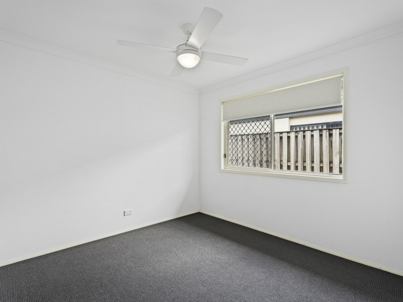 4 Lou Place, Pacific Pines QLD 4211