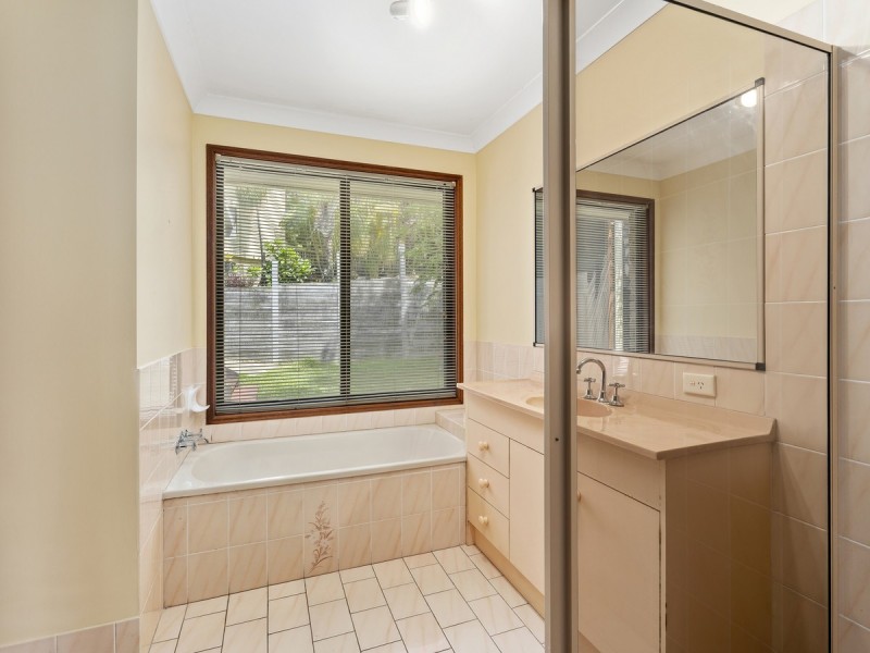 1 Dromana Crescent, Helensvale QLD 4212
