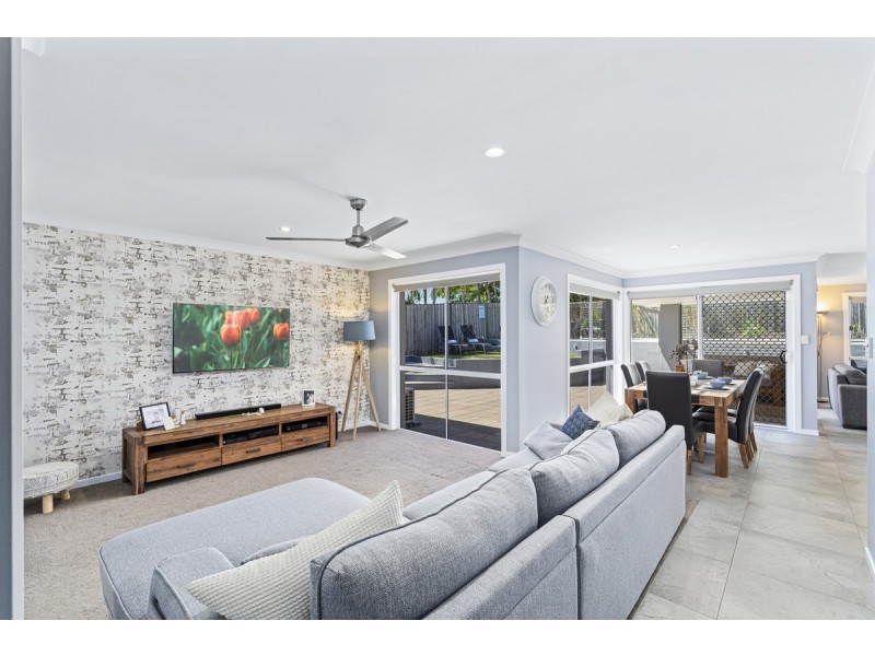 5 Irvine Street, Pacific Pines QLD 4211