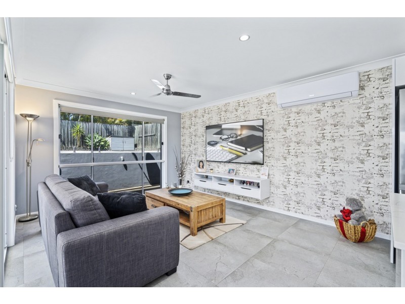 5 Irvine Street, Pacific Pines QLD 4211