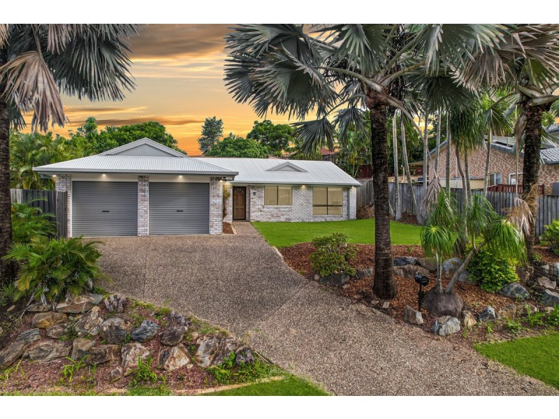 8 Polynesia Avenue, Pacific Pines QLD 4211