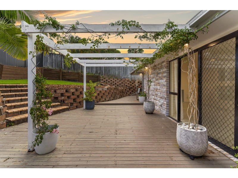 8 Polynesia Avenue, Pacific Pines QLD 4211