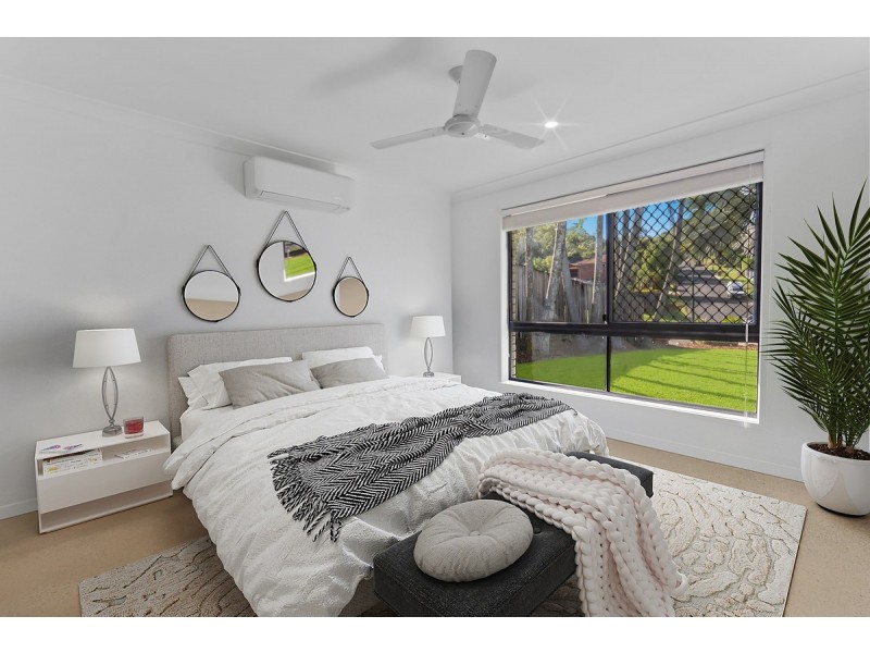 8 Polynesia Avenue, Pacific Pines QLD 4211