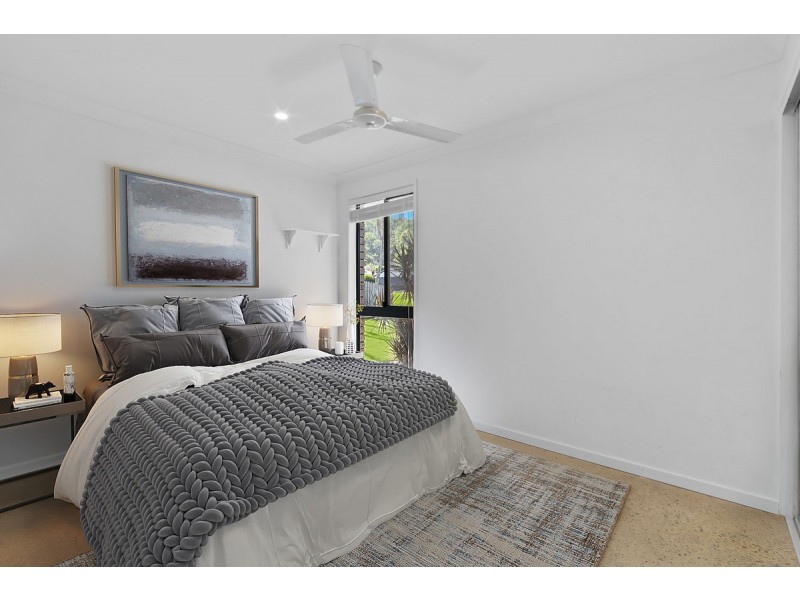 8 Polynesia Avenue, Pacific Pines QLD 4211