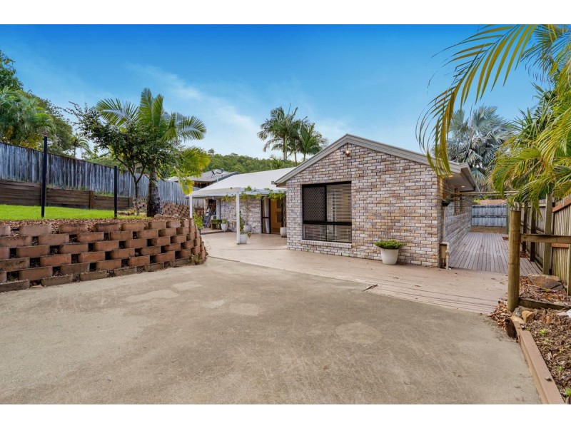 8 Polynesia Avenue, Pacific Pines QLD 4211