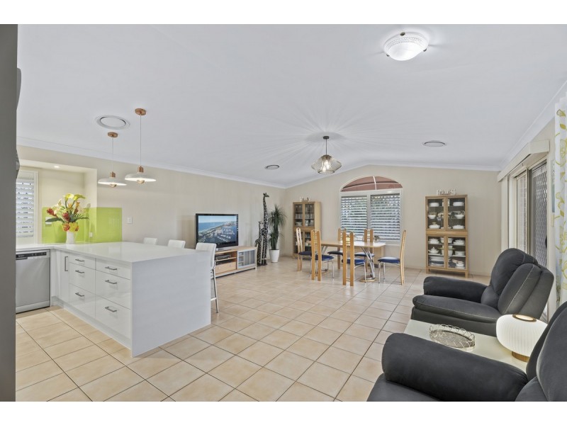 22 Pandora Crescent, Pacific Pines QLD 4211