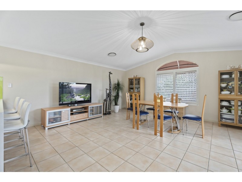 22 Pandora Crescent, Pacific Pines QLD 4211