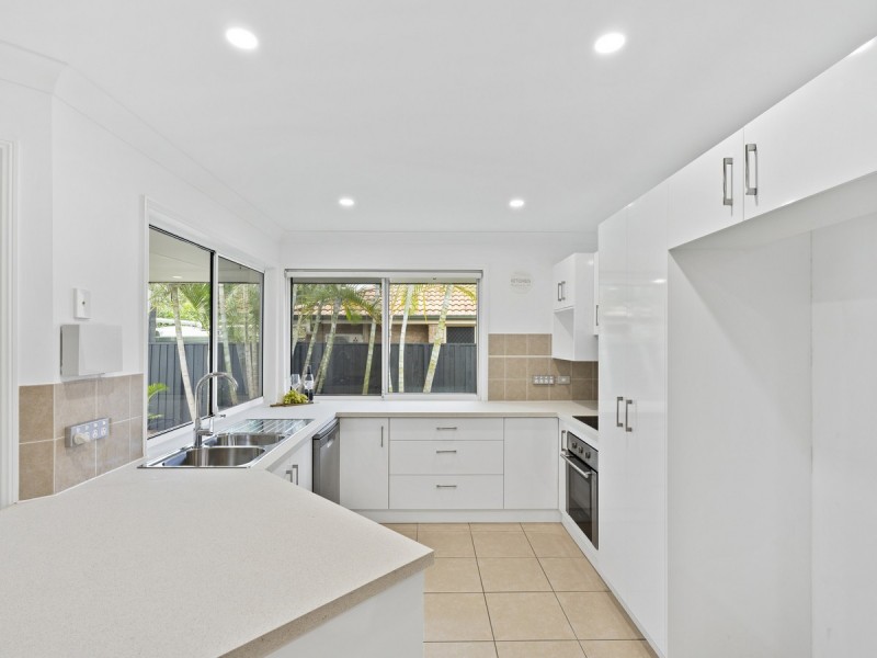 20 Carmarthen Circuit, Pacific Pines QLD 4211