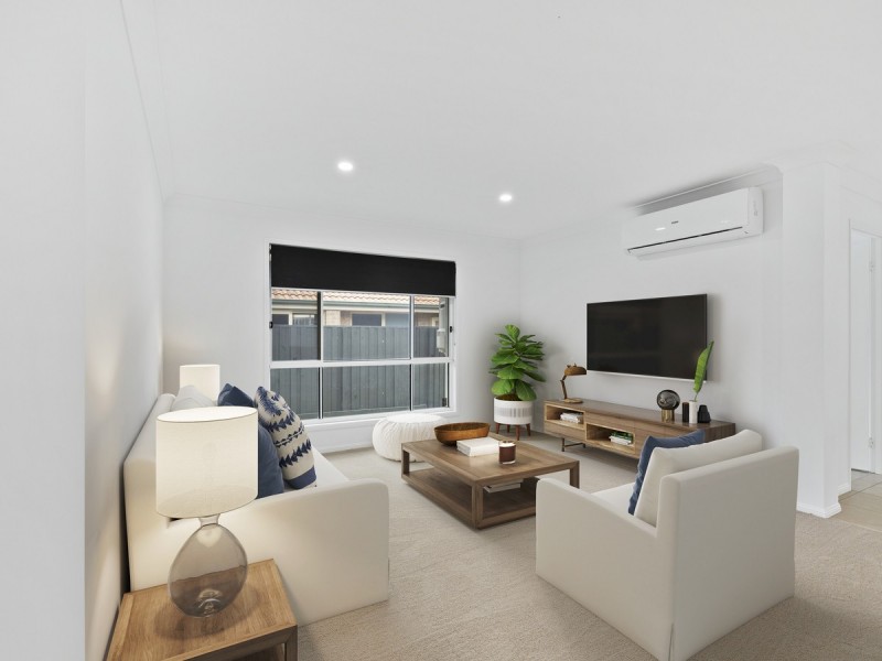 20 Carmarthen Circuit, Pacific Pines QLD 4211