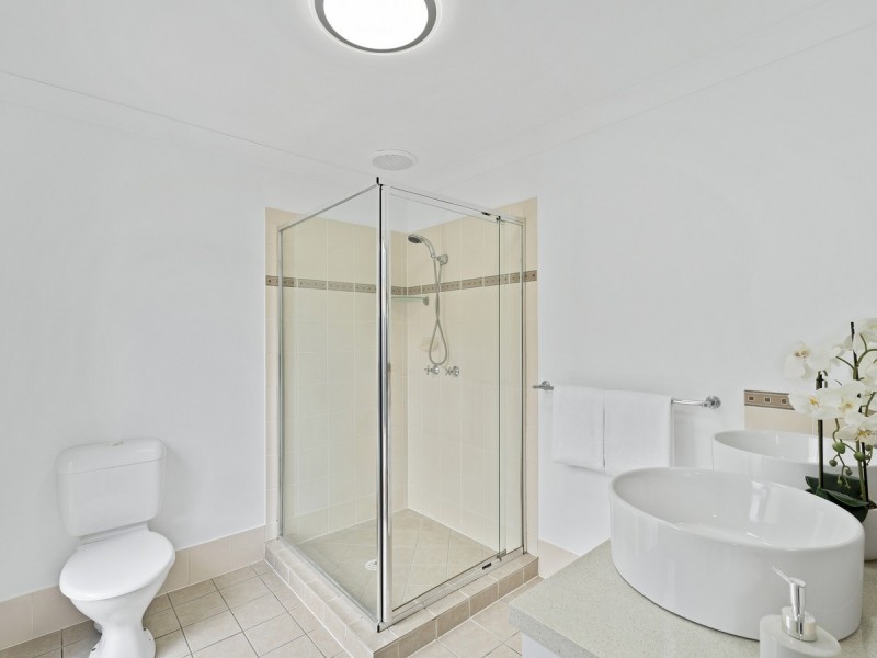 20 Carmarthen Circuit, Pacific Pines QLD 4211