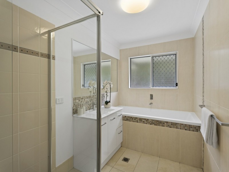 20 Carmarthen Circuit, Pacific Pines QLD 4211