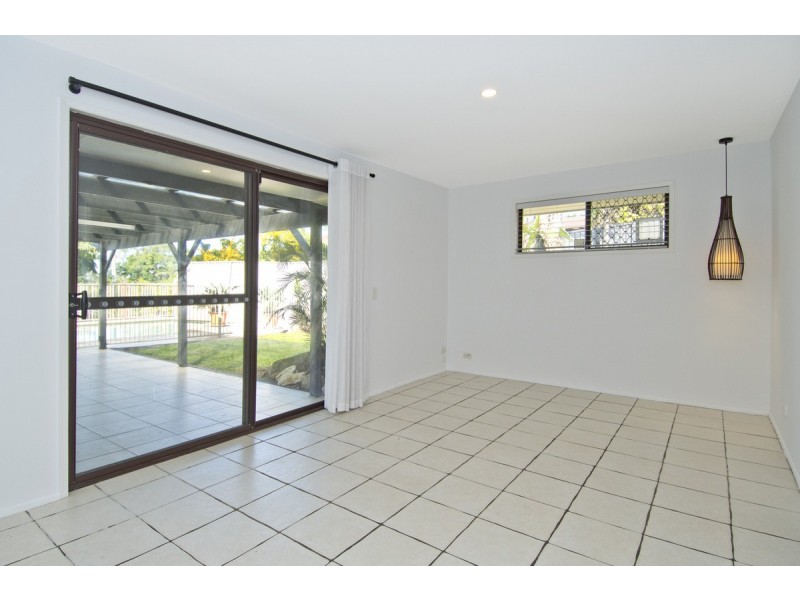 12 Robe Court, Helensvale QLD 4212