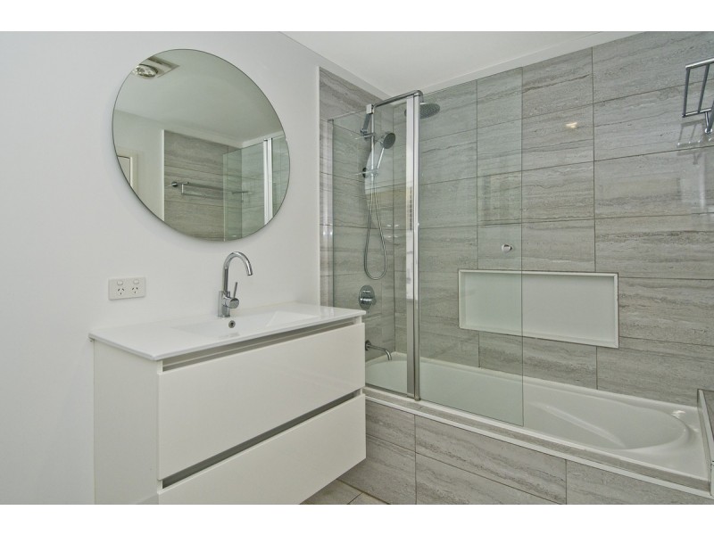 12 Robe Court, Helensvale QLD 4212