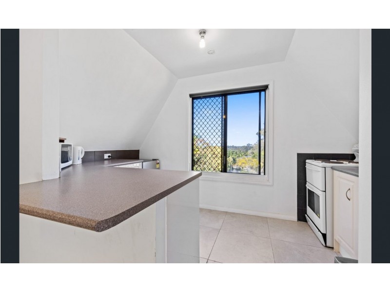 18 Robe Court, Helensvale QLD 4212