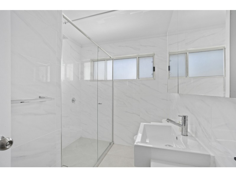 12 Mabel Avenue, Southport QLD 4215