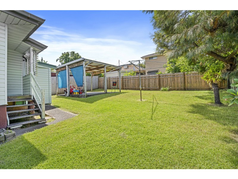 12 Mabel Avenue, Southport QLD 4215
