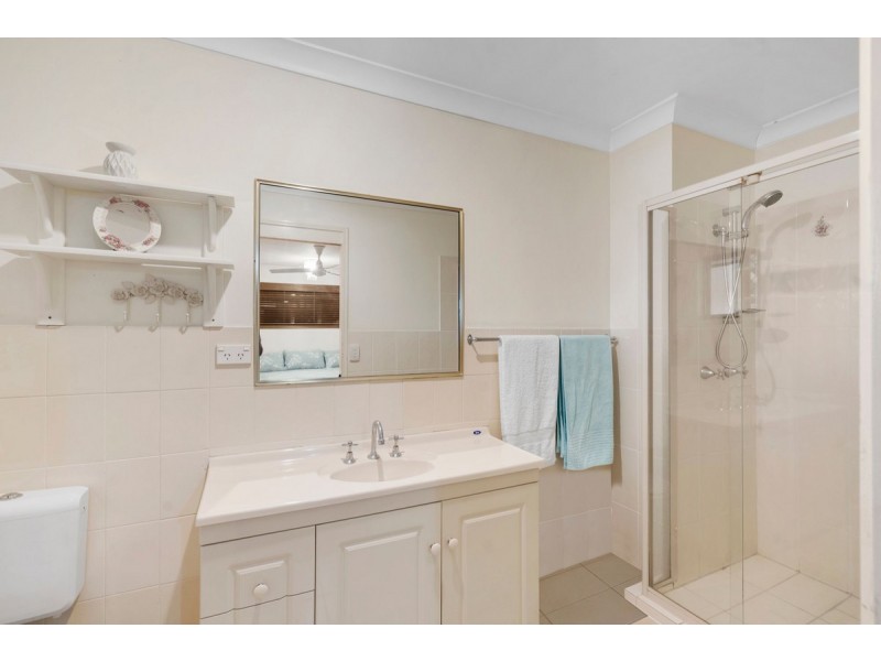 16 Ridgevale Drive, Helensvale QLD 4212