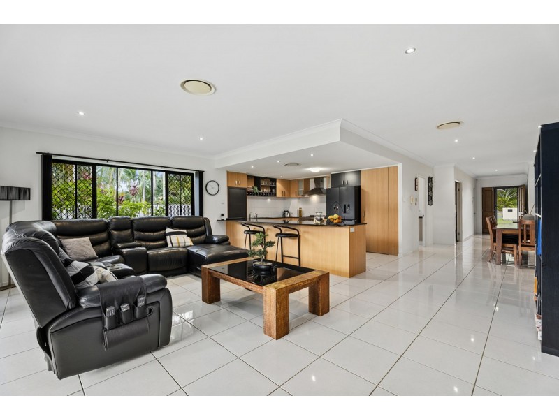 18 Maloney Crescent, Maudsland QLD 4210