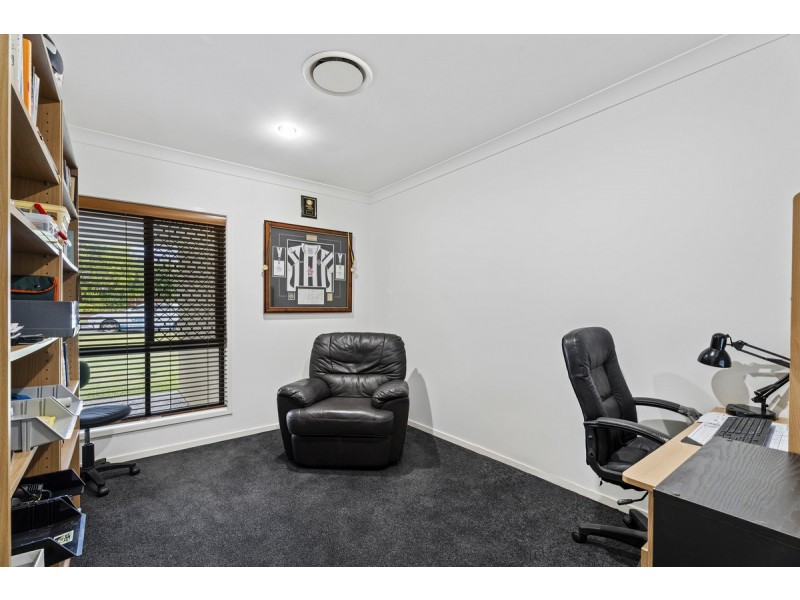 18 Maloney Crescent, Maudsland QLD 4210