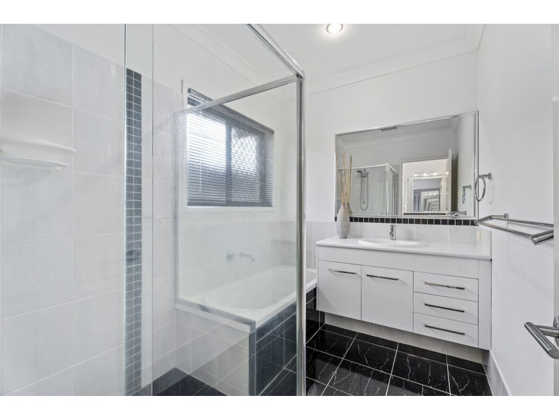 18 Maloney Crescent, Maudsland QLD 4210