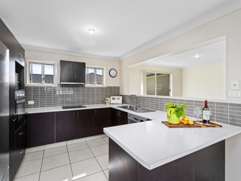 2 Alford Lane, Pacific Pines QLD 4211