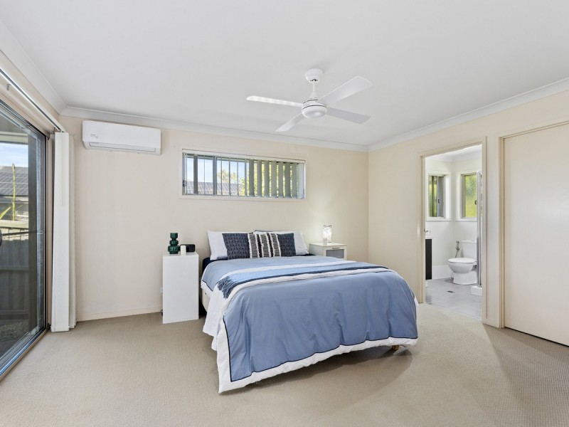 2 Alford Lane, Pacific Pines QLD 4211