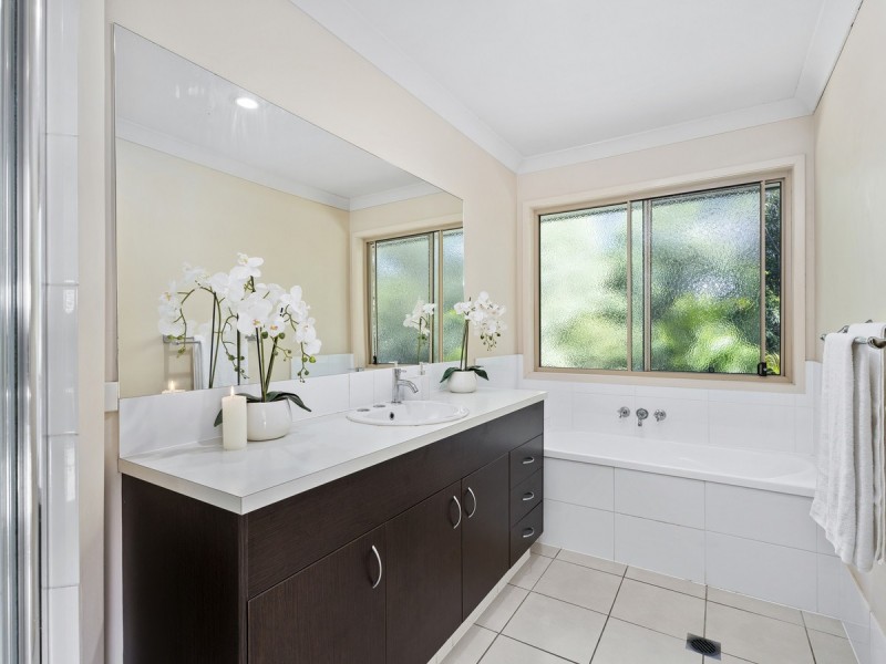 2 Alford Lane, Pacific Pines QLD 4211