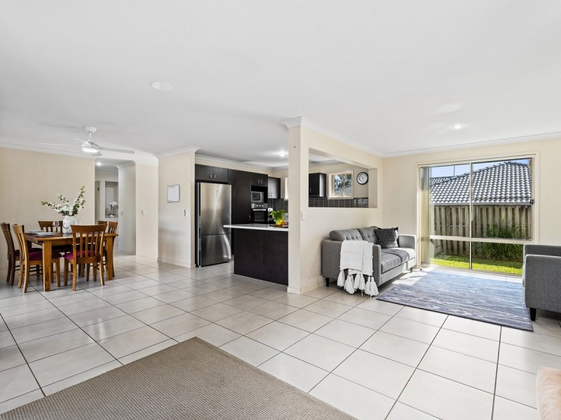 2 Alford Lane, Pacific Pines QLD 4211