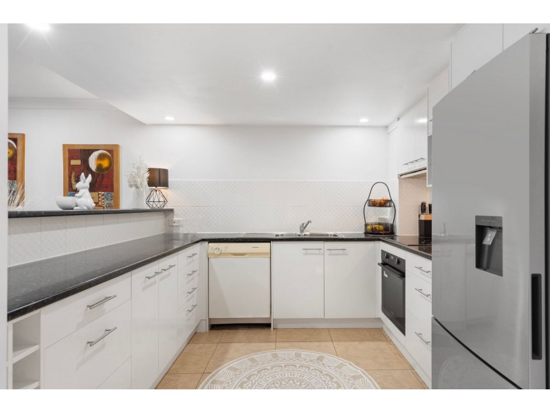 13/71 Olsen Avenue, Labrador QLD 4215