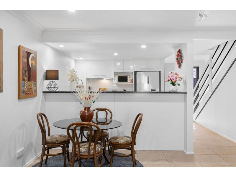 13/71 Olsen Avenue, Labrador QLD 4215