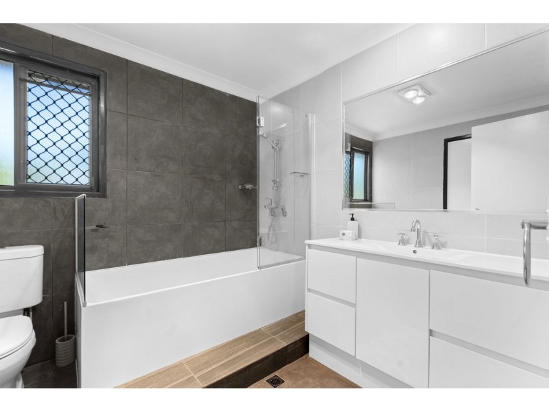 13/71 Olsen Avenue, Labrador QLD 4215