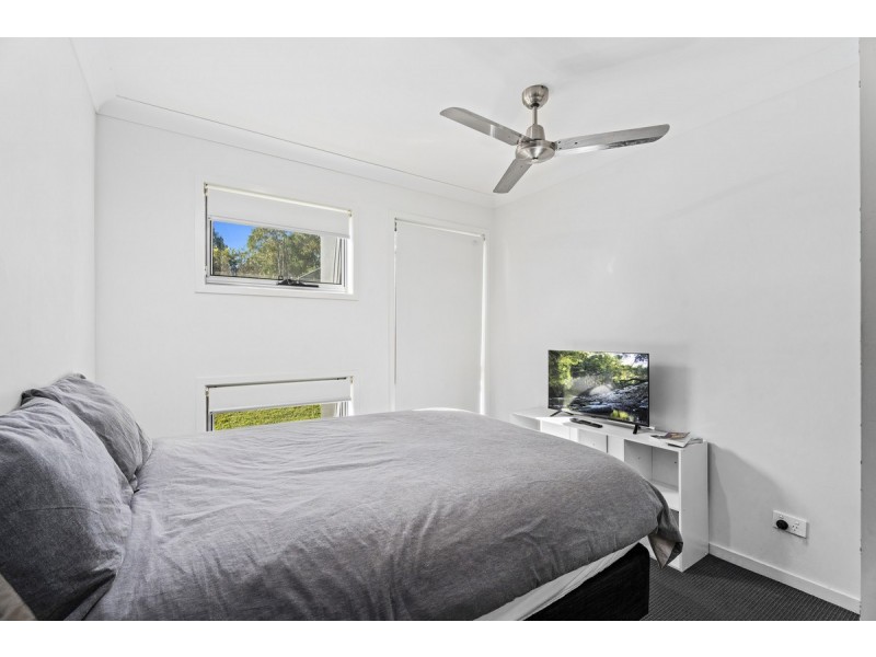 69 Macintyre Parade, Pacific Pines QLD 4211