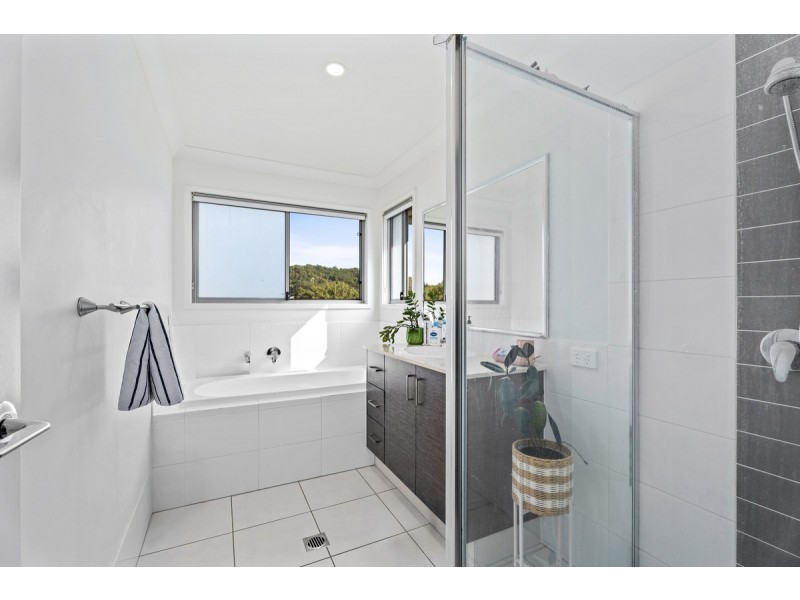 69 Macintyre Parade, Pacific Pines QLD 4211