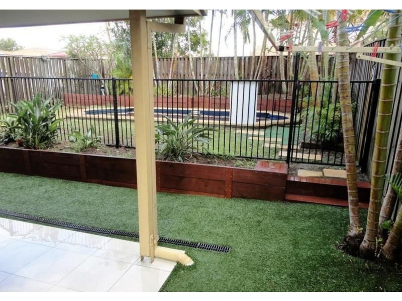 2/16 Crosby Avenue, Pacific Pines QLD 4211
