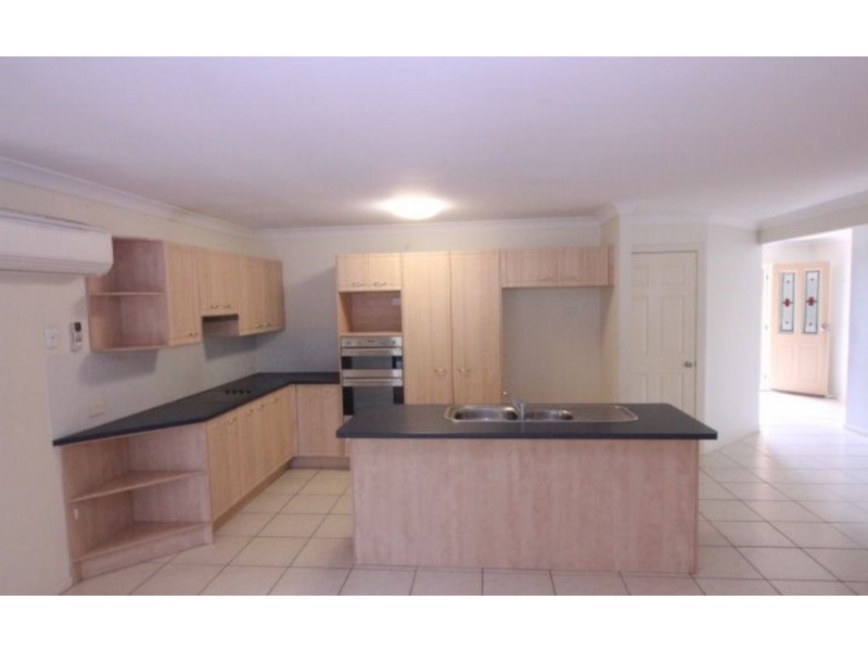 2/16 Crosby Avenue, Pacific Pines QLD 4211