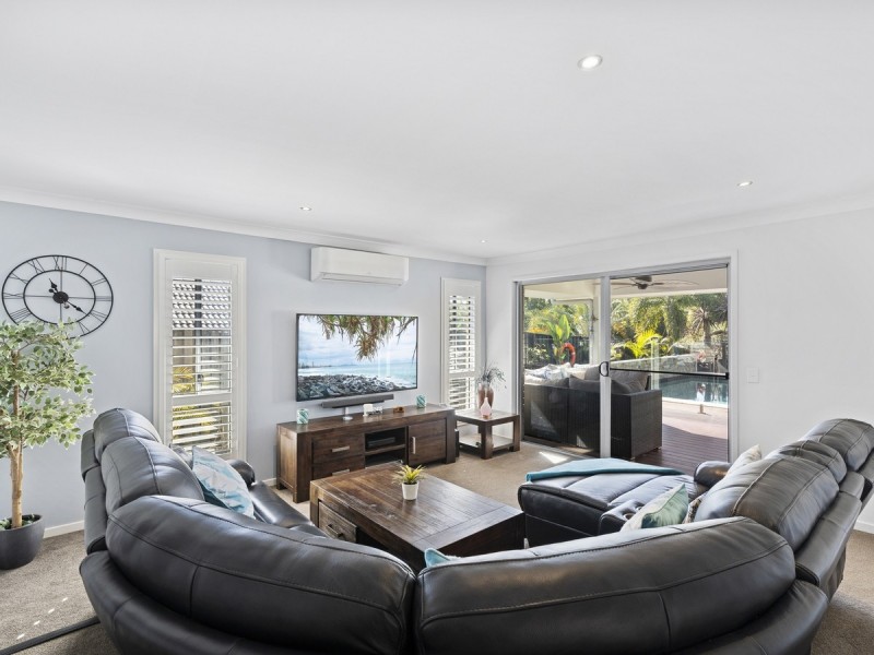 9 Haughton Street, Pacific Pines QLD 4211