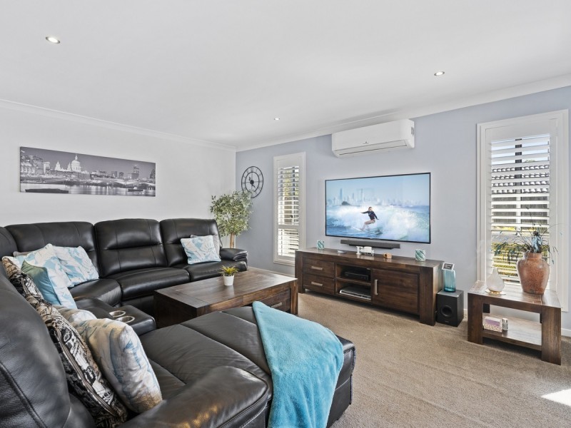 9 Haughton Street, Pacific Pines QLD 4211