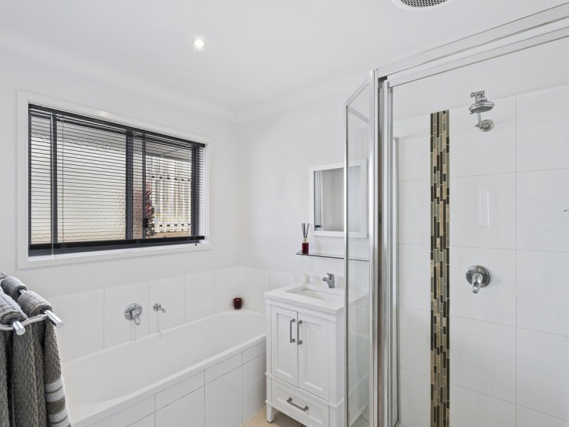 9 Haughton Street, Pacific Pines QLD 4211