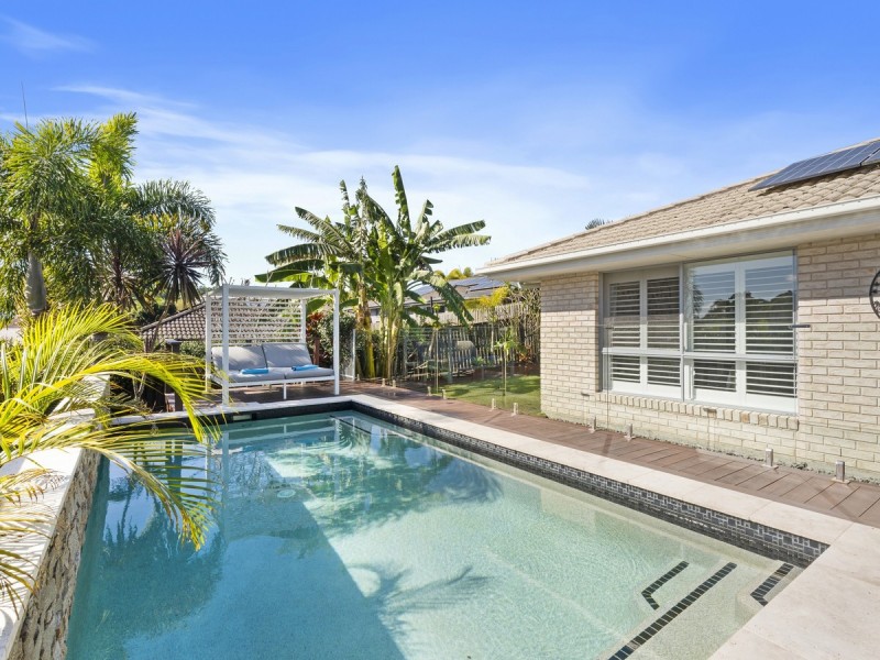 9 Haughton Street, Pacific Pines QLD 4211