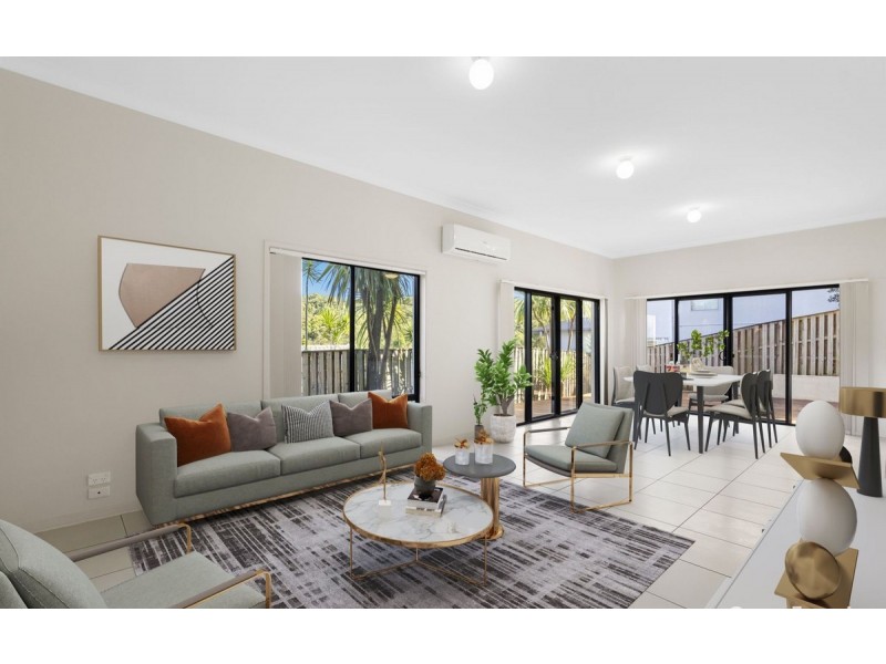 1/5 Maslin Chase, Pacific Pines QLD 4211